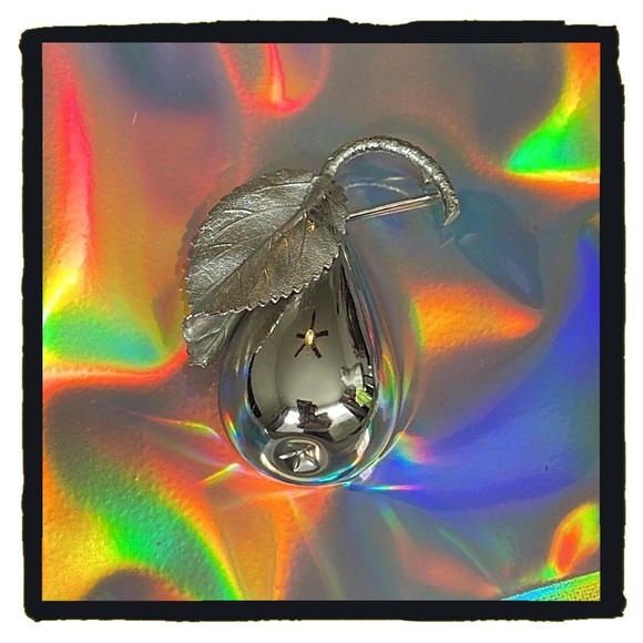 💕Beautiful Vintage Silver Tone Pear Pin💕 - Picture 3 of 6